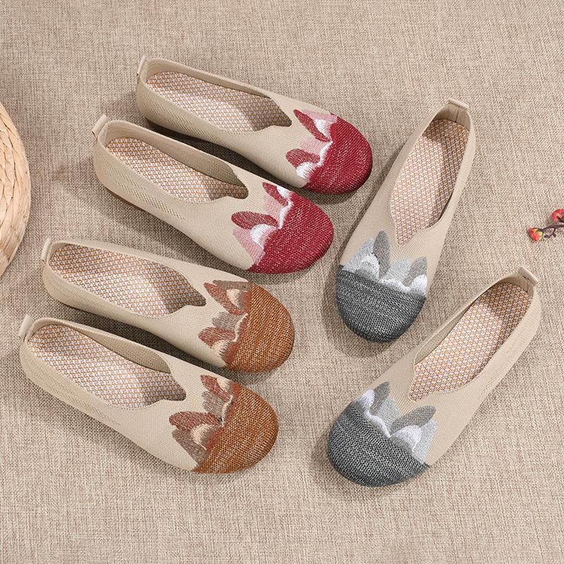 Summer new old Beijing cloth shoes women's light soft sole comfortable middle-aged and elderly mother shoes flat-soled round head casual single shoes