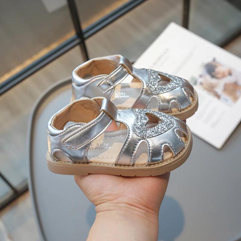Sweet Girl Princess Dress Sandals Summer Kids Heart Cut-outs Flat Sandals Fashion Versatile Children's Causal Sandals Hook Loop