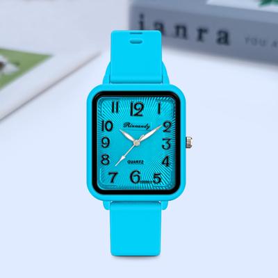 Neue Silikon Mode Einfache Quarz Armbanduhren Weibliche Uhr Frauen Uhr Qualitäten Schwarz Paar Quadratische Frauen Uhren Quarzuhr Weißes Armband