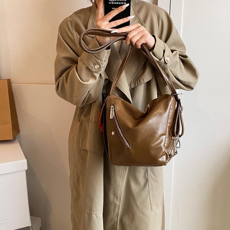 2025 new fashion trend versatile backpack women's bag shoulder bag high-end foreign style small backpack