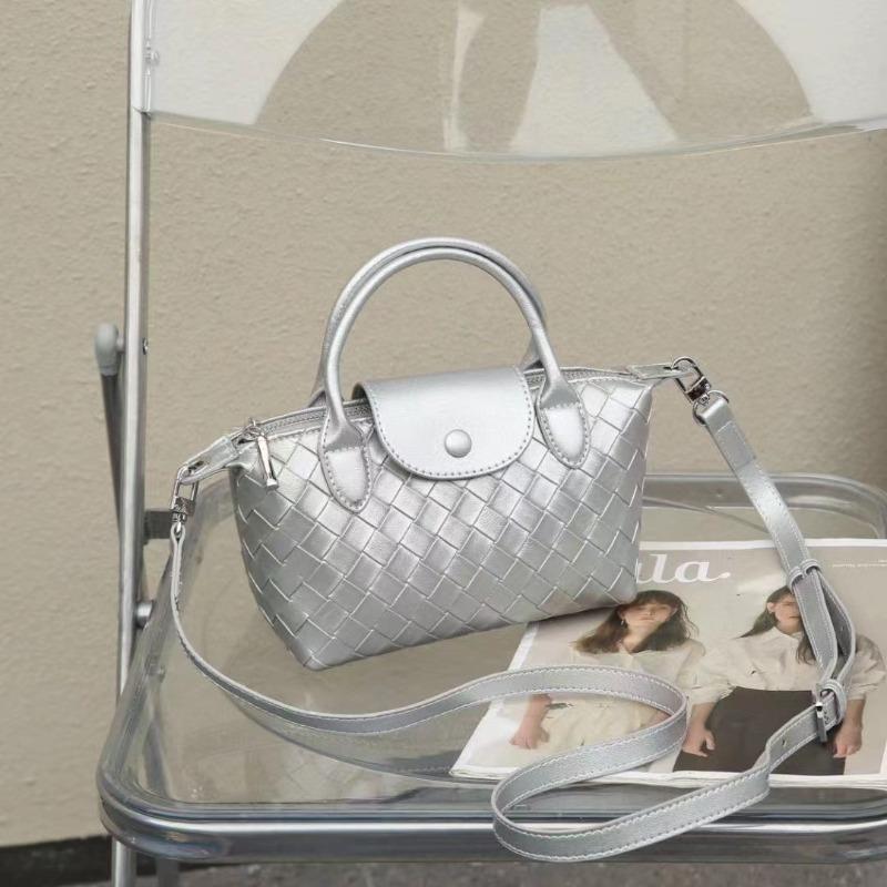 

Leather women s bags New commuter shoulder messenger bags Niche plaid woven women s bags 23*9*11 серебряный серый