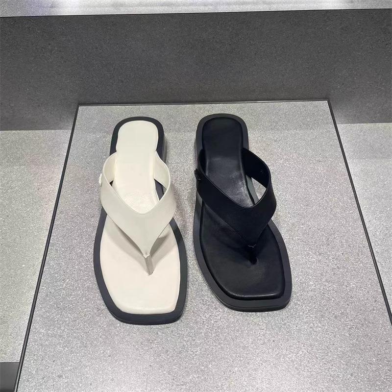 Thick-bottomed flip-flops for summer wear, new beach cool slippers