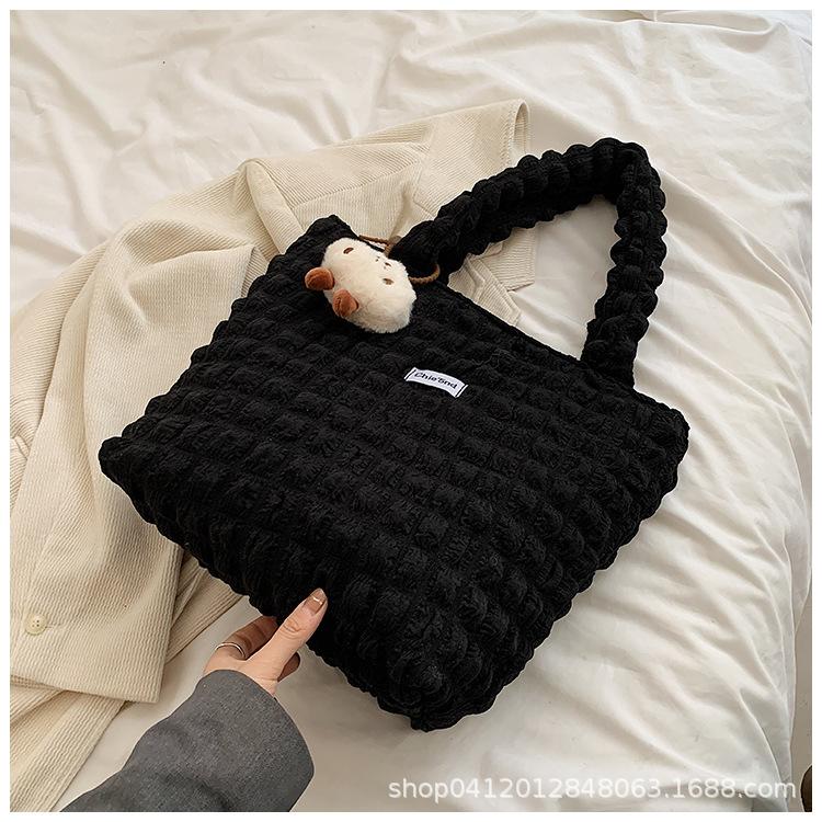 

Lazy Wind Cloud Bubble Shoulder Bag Large Capacity Lightweight Support Extra Large Bag Women s 2025 New Korean Commuter Bag чорний