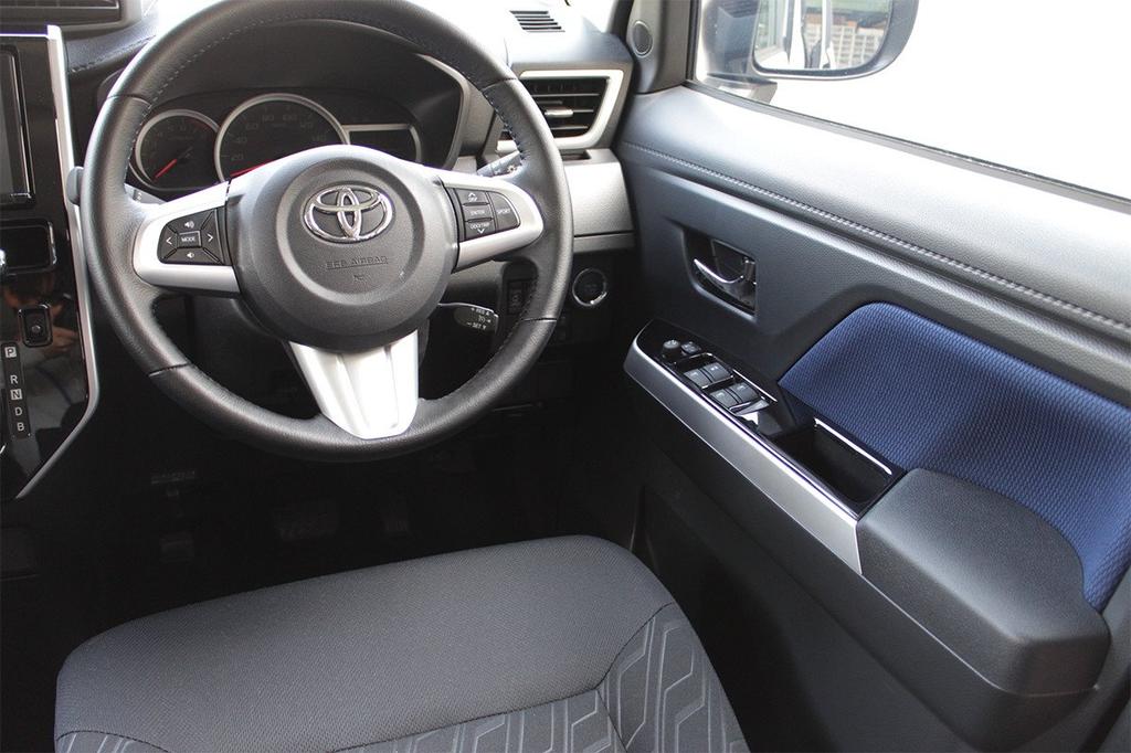 SecondStage Toyota Tank Roomy PWSW Panel Piano Black T326BLK (Door Switch)
