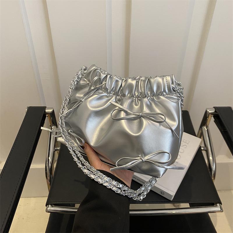 Niche pleated design handbag women's spring and summer new simple versatile bucket bag fashion chain messenger bag