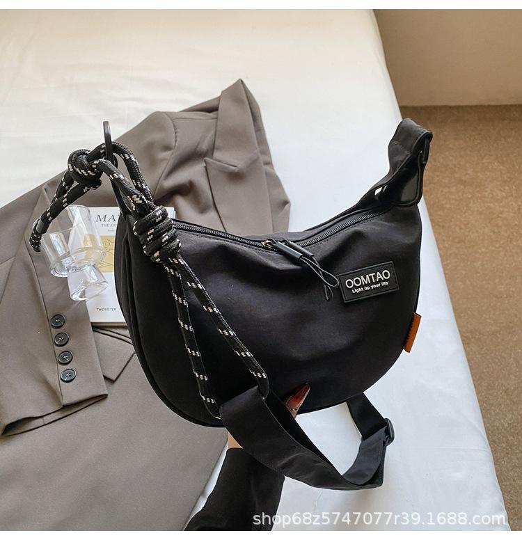 Casual and Versatile Nylon Cloth Bag 2025 New Women's Bag Popular Popular Crossbody Bag Fashionable Shoulder Dumpling Bag