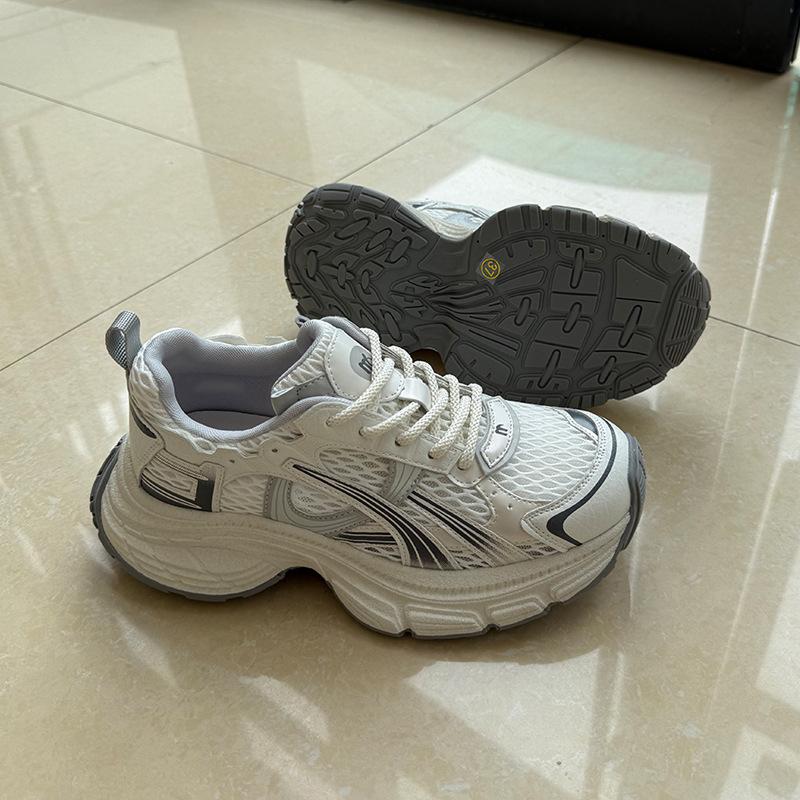 Small man increases height dad shoes women's 2025 spring new lightweight thick-soled small casual sports shoes ins tide