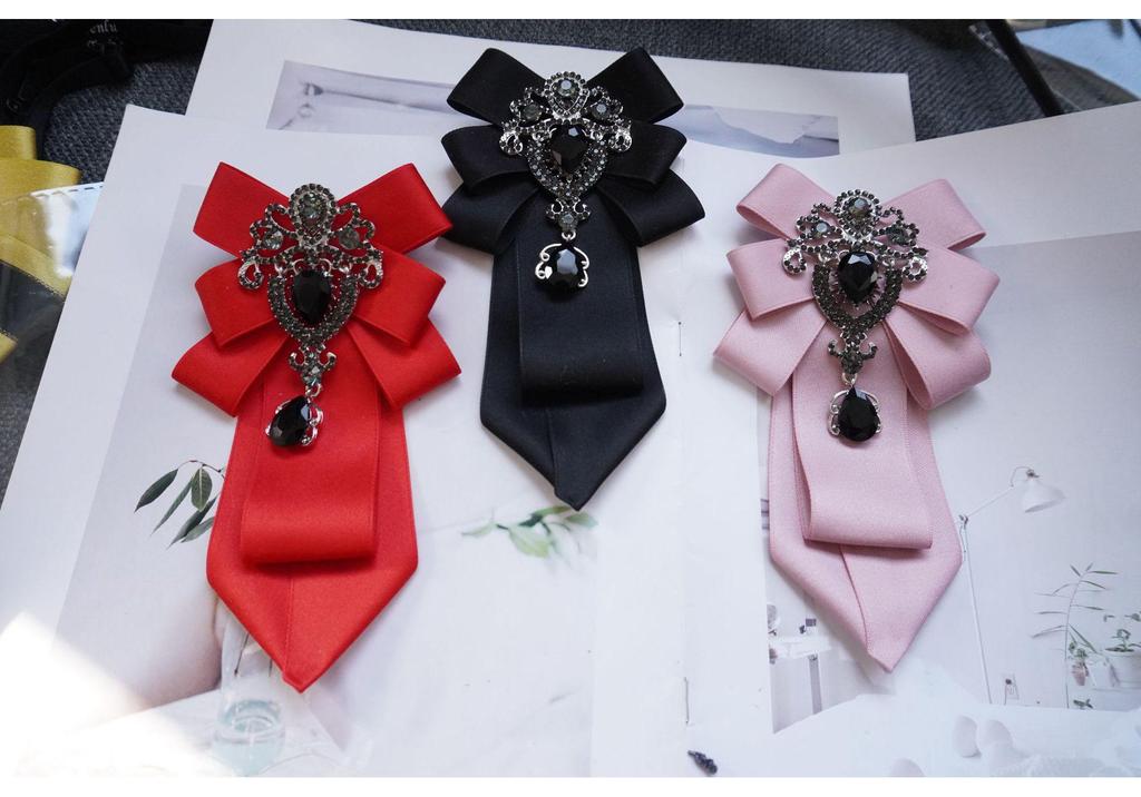 Herrenhemd im koreanischen Stil mit Fliege und Reversblume - Trendige Krawattenaccessoires 2025