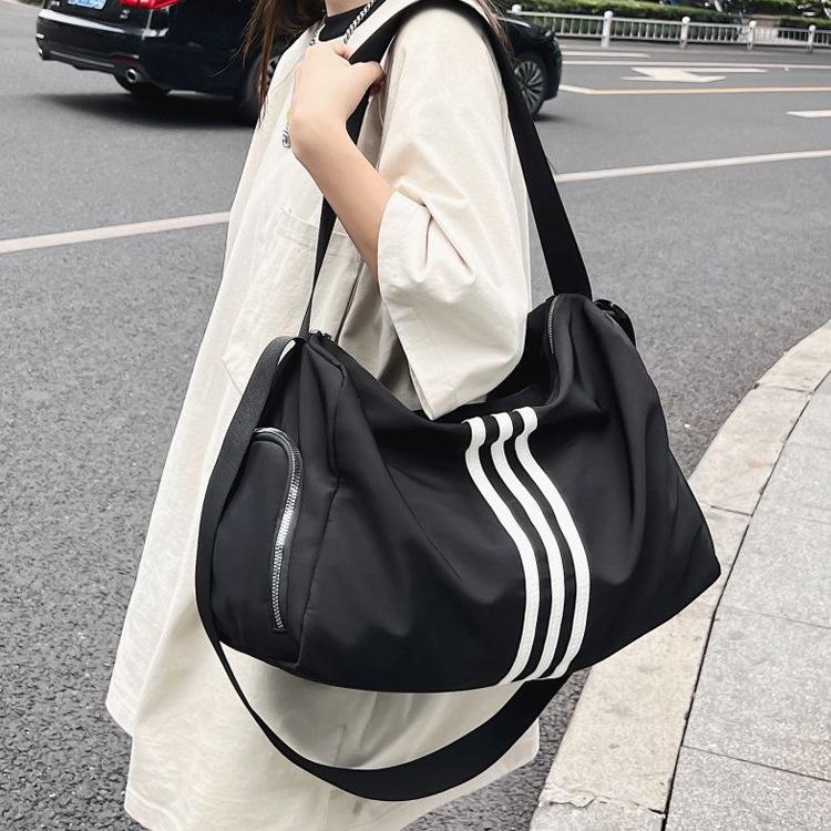 

Женская спортивная сумка 2023: Большая вместимость, Разделение на влажное/сухое, Корейский стиль, Универсальная сумка кроссбоди и на плечо