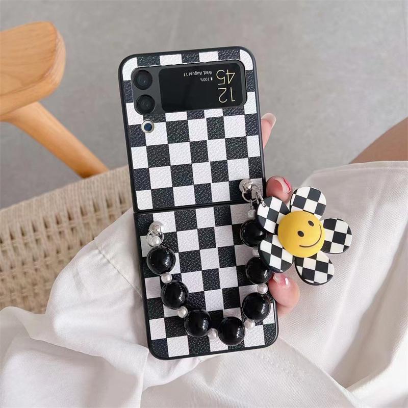 Luxury Checkerboard Sun Flower Beads Wristband Hand Bracelet Leather Phone Case For Samsung Galaxy Z Flip 4 Z Flip 3 Back Cover
