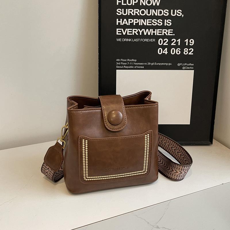 Niche design bag women pu new popular small square bag messenger bag retro versatile portable bucket bag