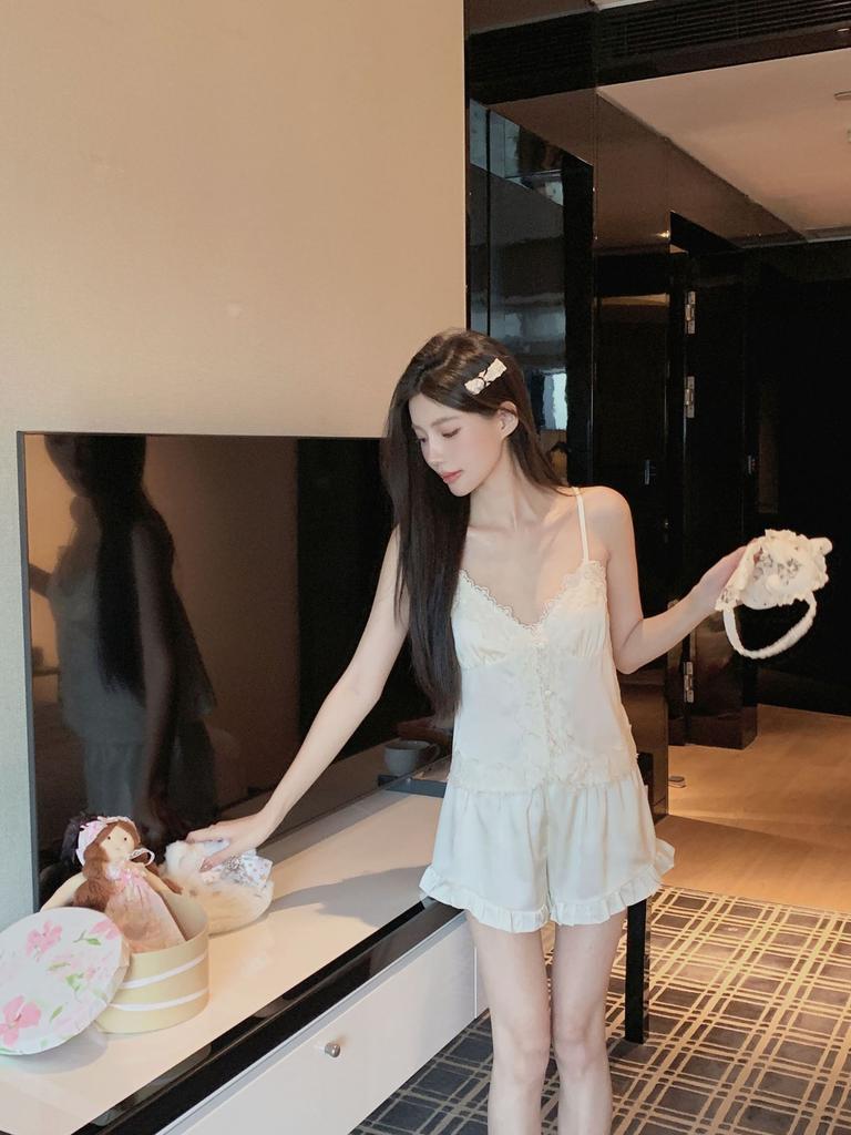 Ice and snow silk pajamas spring new pure desire French lace suspenders shorts with chest pads three-piece loungewear