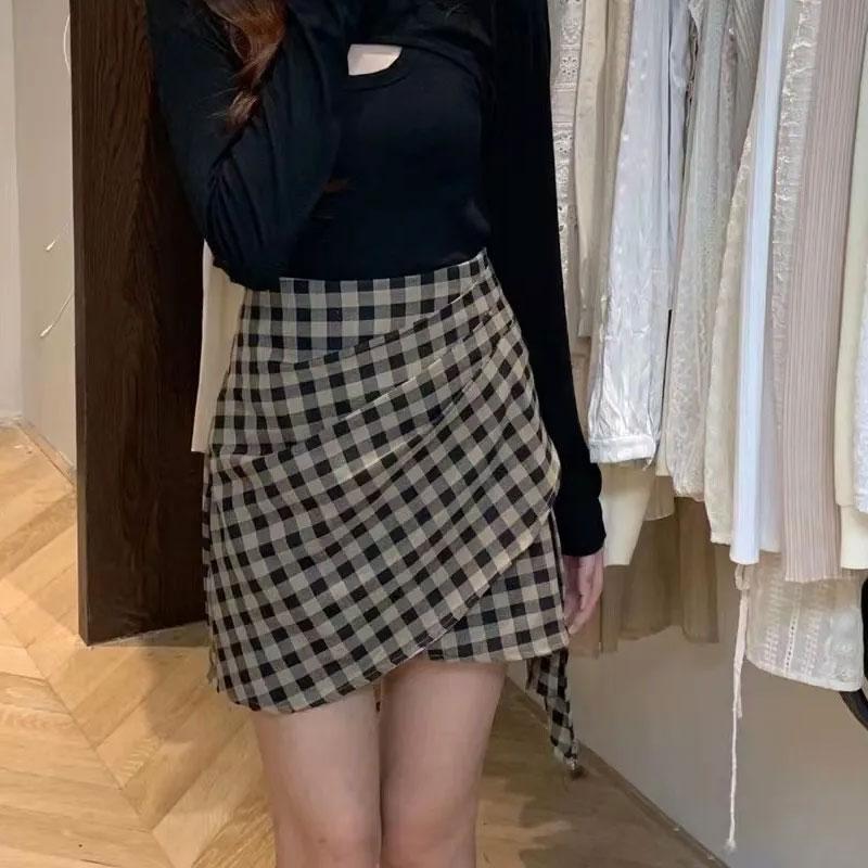 Женская мини-юбка в клетку с асимметричным запахом S чёрный