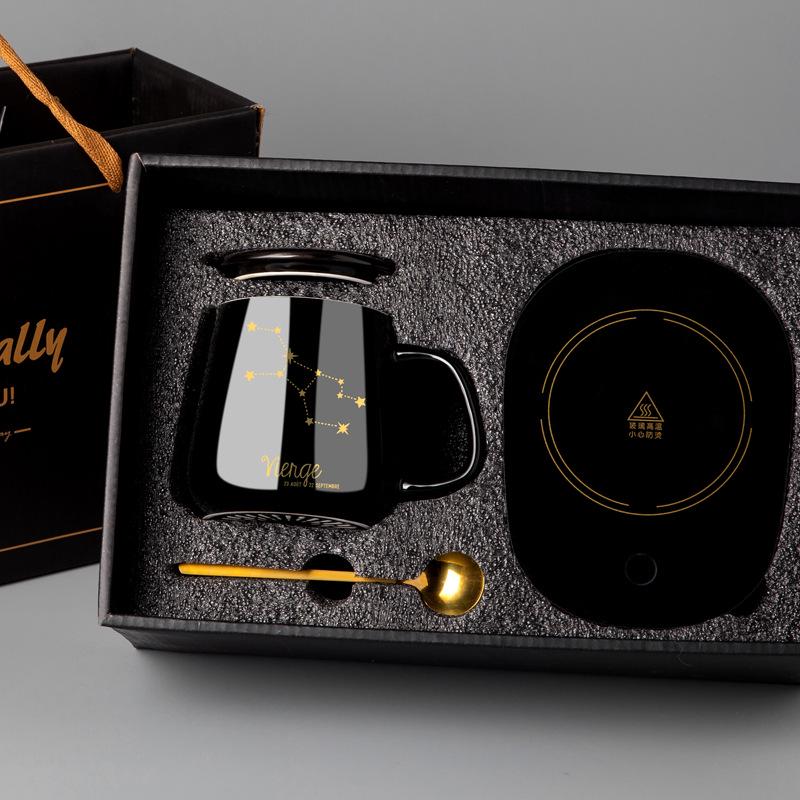 Spersonalizowany ceramiczny kubek do kawy z pokrywką i łyżeczką - Świąteczny wzór dla par