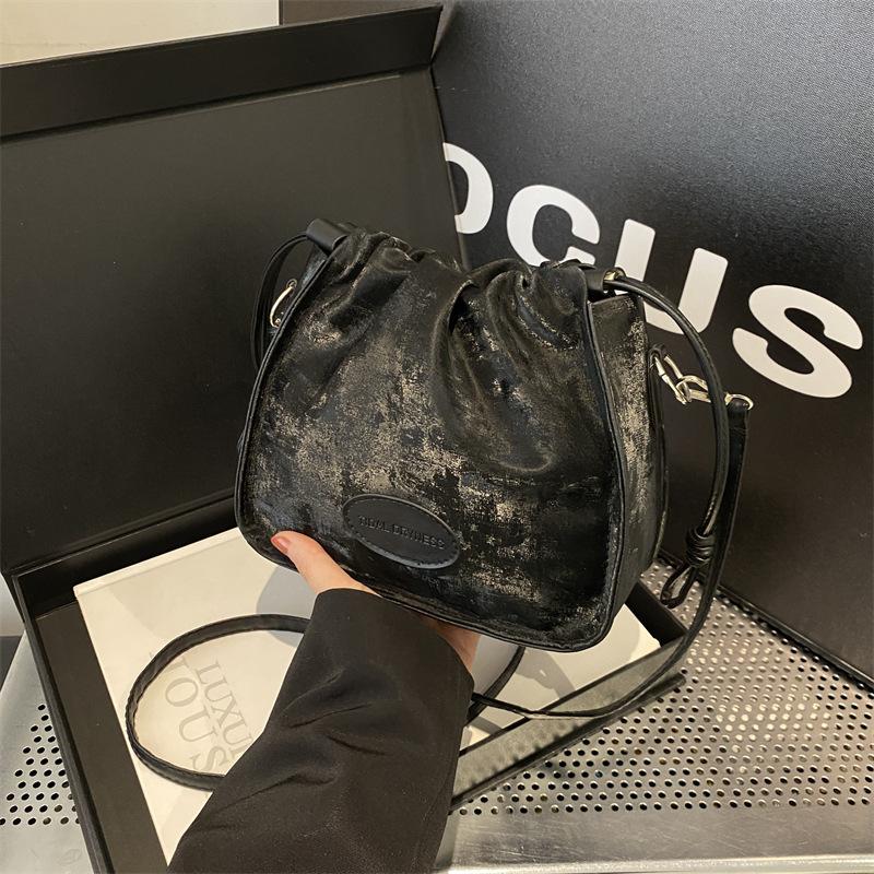 

Нишевая мода трендовые сумки для женщин новые плиссированные модные маленькие квадратные сумки простые повседневные модные сумки через плечо without pendant