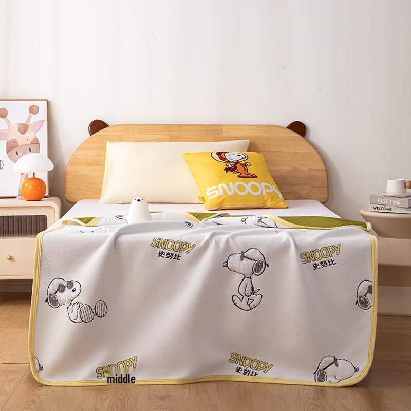 Snoopy Travel Knitted Blanket