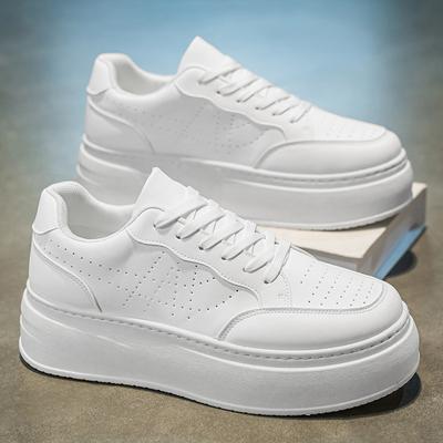 Letnie buty męskie nowe oddychające małe białe buty męskie trendy uniwersalne grube podeszwy podwyższające buty sportowe codzienne buty do deskorolki modne buty