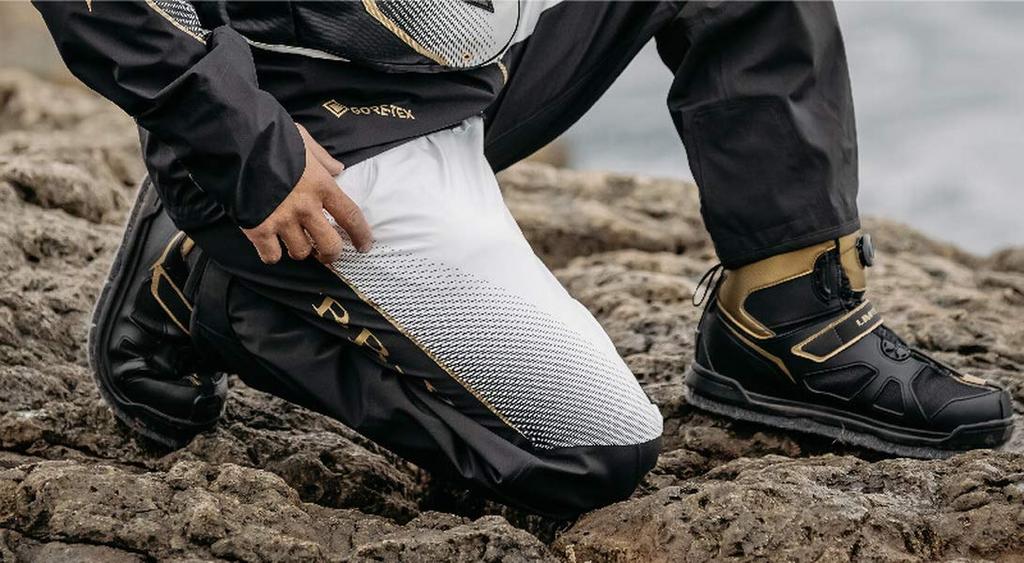 SHIMANO Fishing Rain Wear NEXUS Gore Rain Suit Limited Pro Blood Red 2XL Rock Saltwater RA-112U