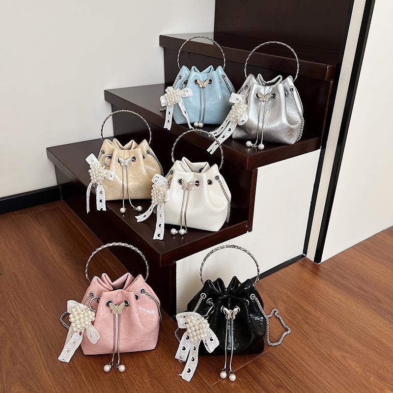 Niche Design Bag Women's 2025 New Summer Fashion Portable Bucket Bag Versatile Commuter Chain Messenger Bag