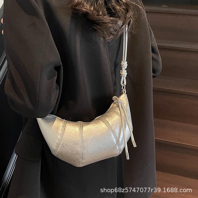 Fashion and leisure high-end sense simple solid color horn bag versatile personality Spice girl style one shoulder messenger women's bag
