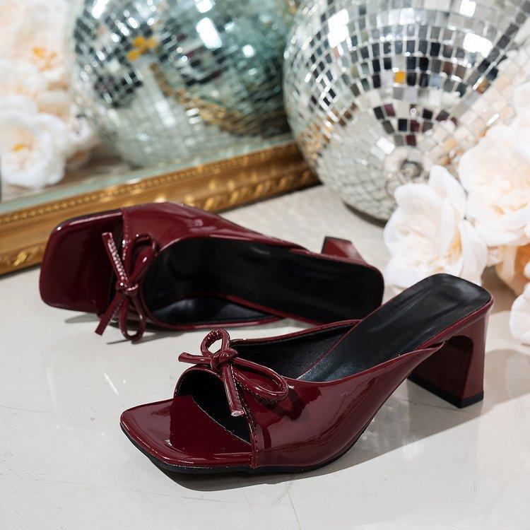 Fashion Rubber Flip Flops Shoes Square Toe Low Big Size Slippers Heels Lady Slides Fashion Butterfly-Knot Slipers Women Hawaiian High Gi