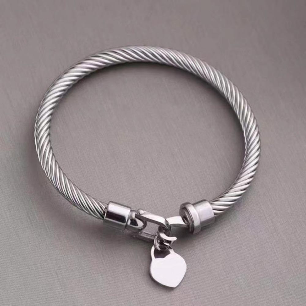 Titanium Steel Wire Rope Bracelet Women s Love Pendant Adjustable Fashion European and American Style Bracelet Jewelry серебряный