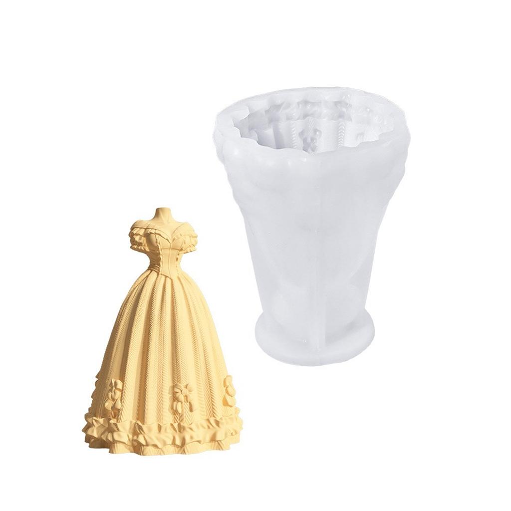 Delikatny silikonowy mold na świecę w kształcie sukni ślubnej 3D. Idealny do tworzenia eleganckich świec i personalizowanych prezentów.