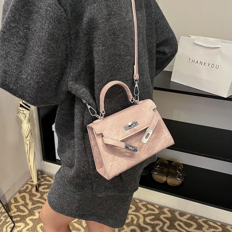2025 winter new retro casual portable small square bag simple fashion temperament beautiful shoulder messenger bag