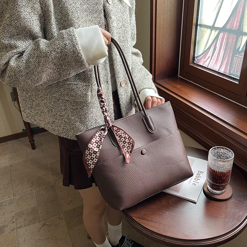 New Fashionable Underarm Women's Bag New Trendy Commuter Shoulder Bag Large Capacity Messenger Tote Bag