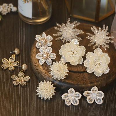 Boucles d'oreilles puces rétro fleur perle avec aiguille en argent – Design français-coréen pour femmes