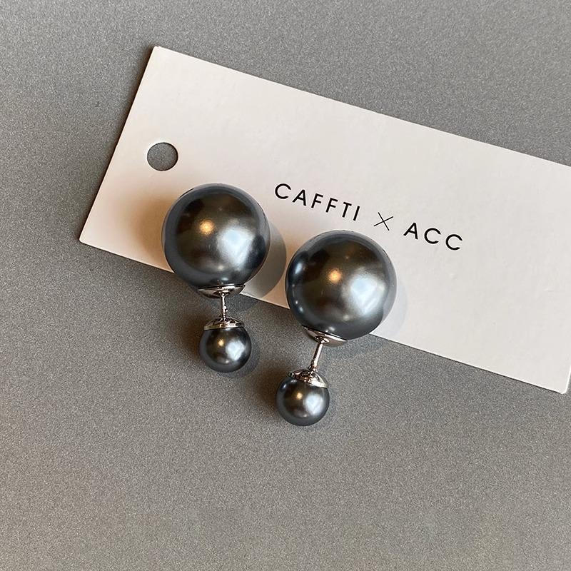 

Серьги с красным жемчугом на Новый год 2025: Универсальный высококачественный нишевый зимний стиль для женщин