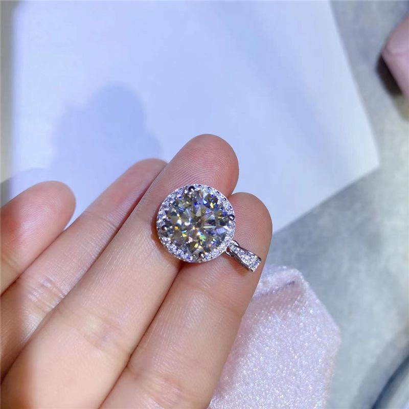 18K Gold Moissanite Diamond Pendant Necklace - Simple & Fashionable Style