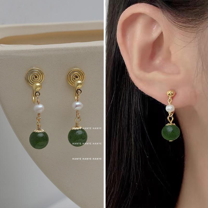 French Retro Pearl Clip-On Earrings: Mosquito Coil Design, Hong Kong Niche Style, No Piercing Needed, Women's High-End Fashion Accessories.