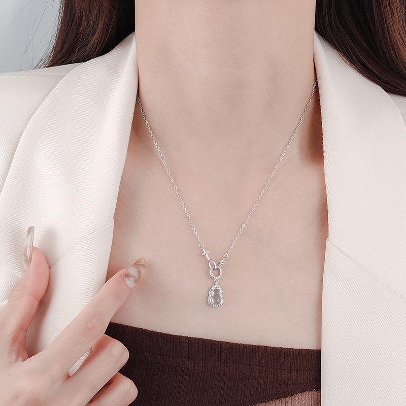 Vintage Gourd Pendant Necklace Interlocking Zircon Imitation Chalcedony Choker Light Luxury Minimalist Advanced Women Jewelry