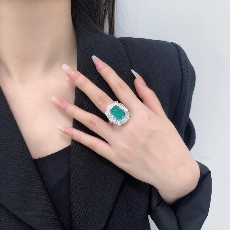 

Легкое роскошное кольцо с бриллиантами и изумрудом для женской руки, высококлассное роскошное кольцо на палец No. 10