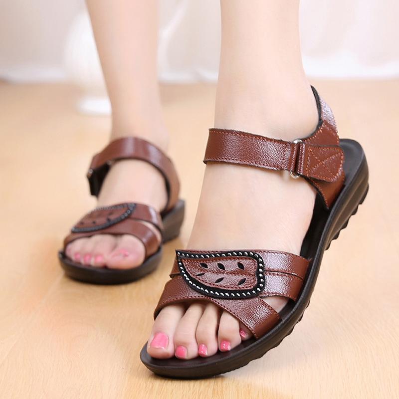 summer new fashion Woman sandals mother large size Flat leather Sandals slip comfort elderly Soft bottom sandals 2024