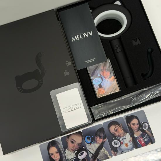 MEOVV Official Lightstick Musicplant Benefit Photocard Included K-POP Light Stick