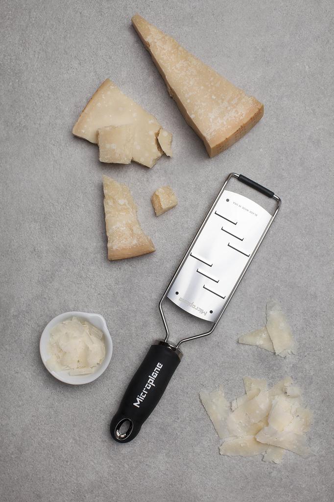 Microplane Offiziell Kommt mit Original x x Gourmet Große Reibe, Import, Rezept, 31,5 6,6 3,2 cm, Serie, Hobel, Schwarz, MP-054