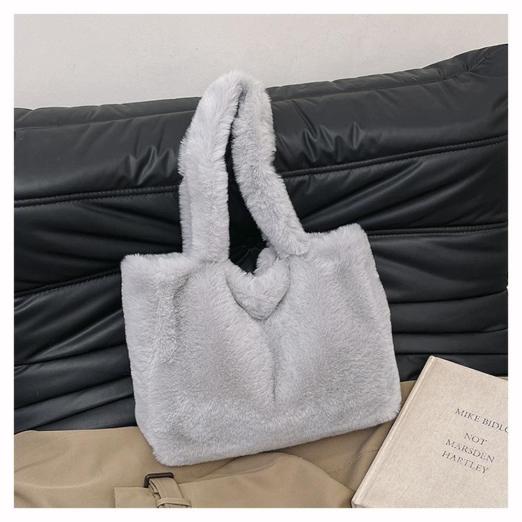 

Women Versatile Cute Soft Plush Tote Bag Autumn Winter Faux Fur Shoulder Bag Purses Female Handbags Fluffy Shopper Bag 35x10x30cm світло-сірого кольору