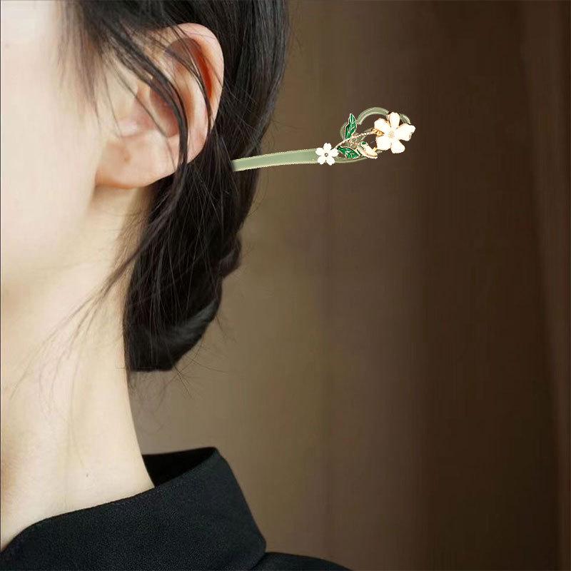 Diamantbesetzte Haarnadel mit Lotusquaste: Eleganter chinesischer Stil mit Perlenblumen- und Friedensschloss-Design, perfekt für Frauen.