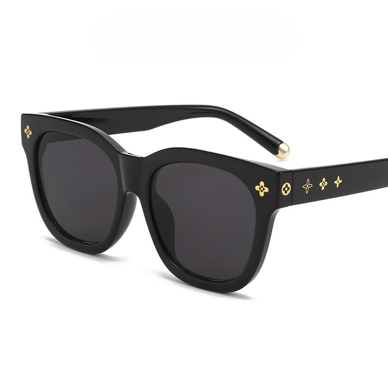 Neue Sonnenbrillen mit großem Rahmen von Online-Prominenten, moderne Outdoor-Sonnenbrillen, schlichte rote Live-Sonnenbrillen.