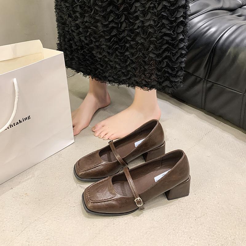 

Gentle temperament thick heel single shoes women s autumn new versatile retro square head Mary Jane shoes 39 темно-коричневого кольору