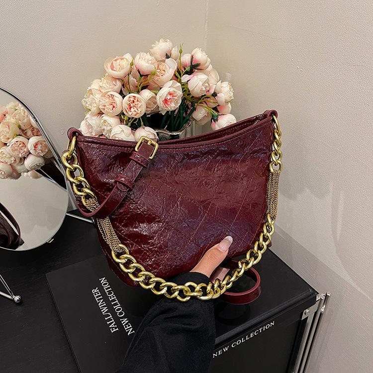 

Сумка-цепочка ромбовидной формы, женская модная сумка на плечо для осени и зимы 2024 года, популярная сумка-мессенджер для通勤 в этом году