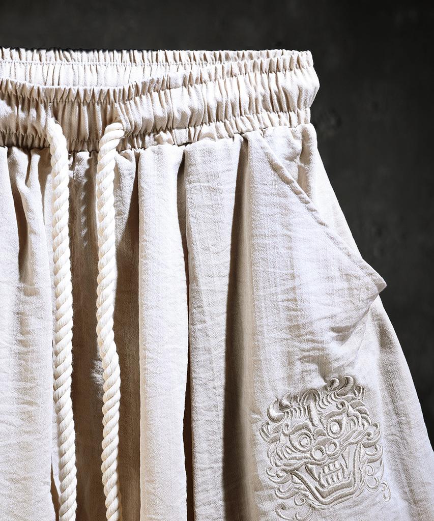 Kileutimuka Embroidered V-Tuck Shorts Beige