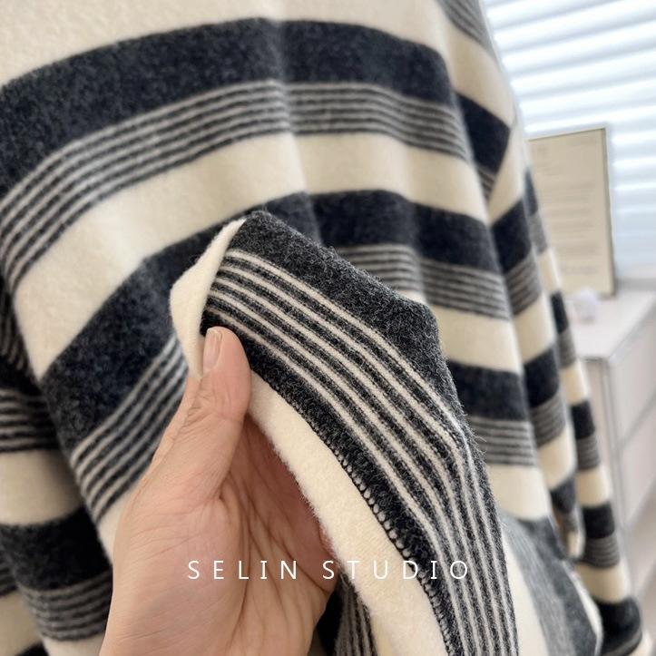 Women's Retro Striped Knit Long-Sleeve T-Shirt - Age-Defying, Loose Fit, Autumn/Winter Base Layer, Casual Style.