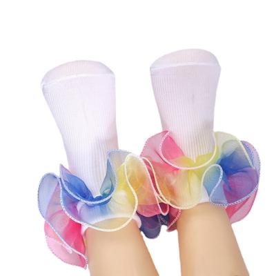 Bunte Spitzensocken für Kinder und Mädchen. Schöne bequeme Socken