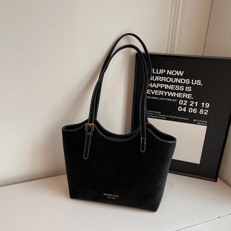 Retro large-capacity bag women's winter new casual commuter shoulder bag simple texture tote bag