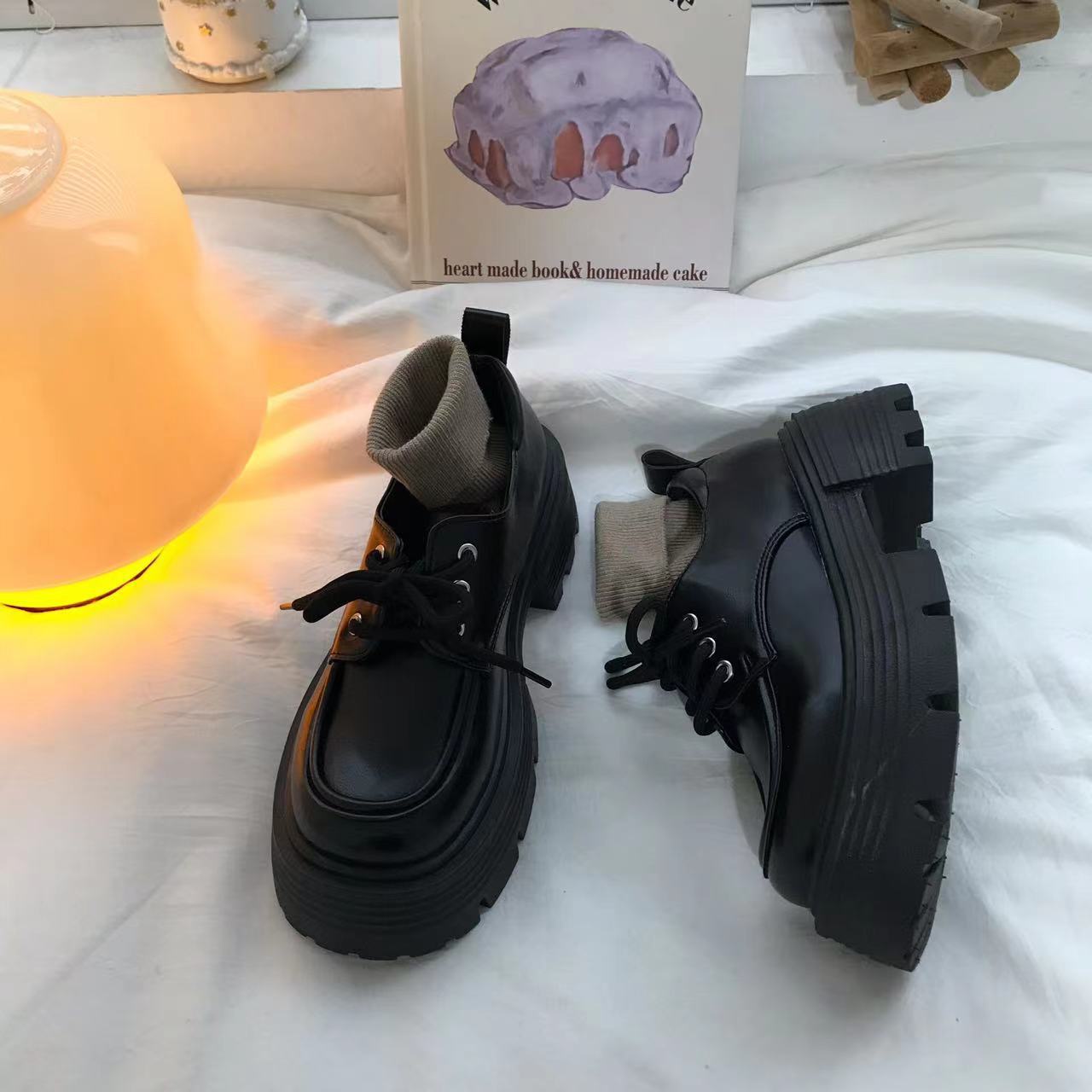 

Ретро британский стиль шнуровка черные туфли на платформе из маленькой кожи женские весна и осень 2025 новые универсальные туфли на одинаковом каблуке 40