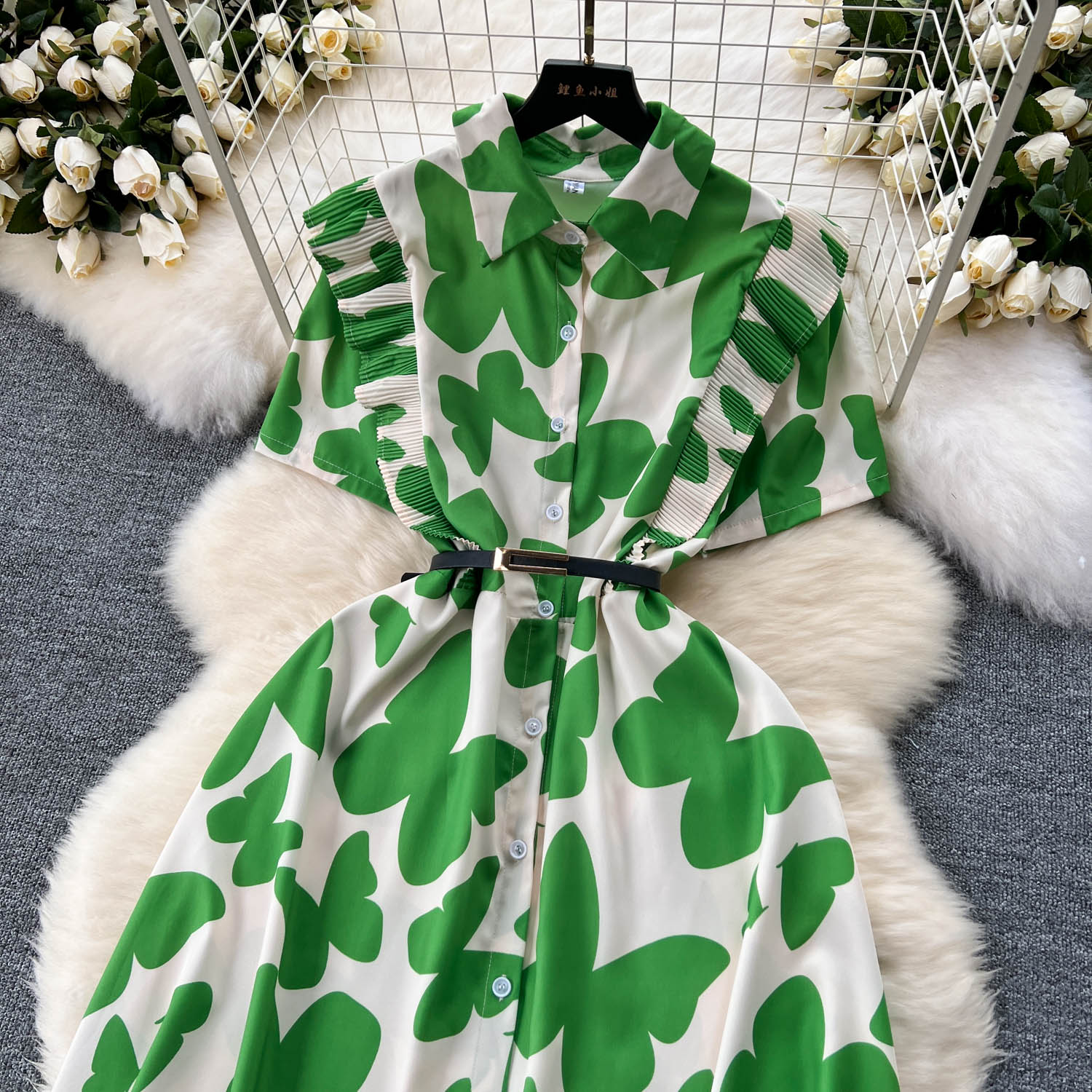 Шикарное элегантное облегающее платье с отложным воротником и принтом съедобных древесных — фото 11