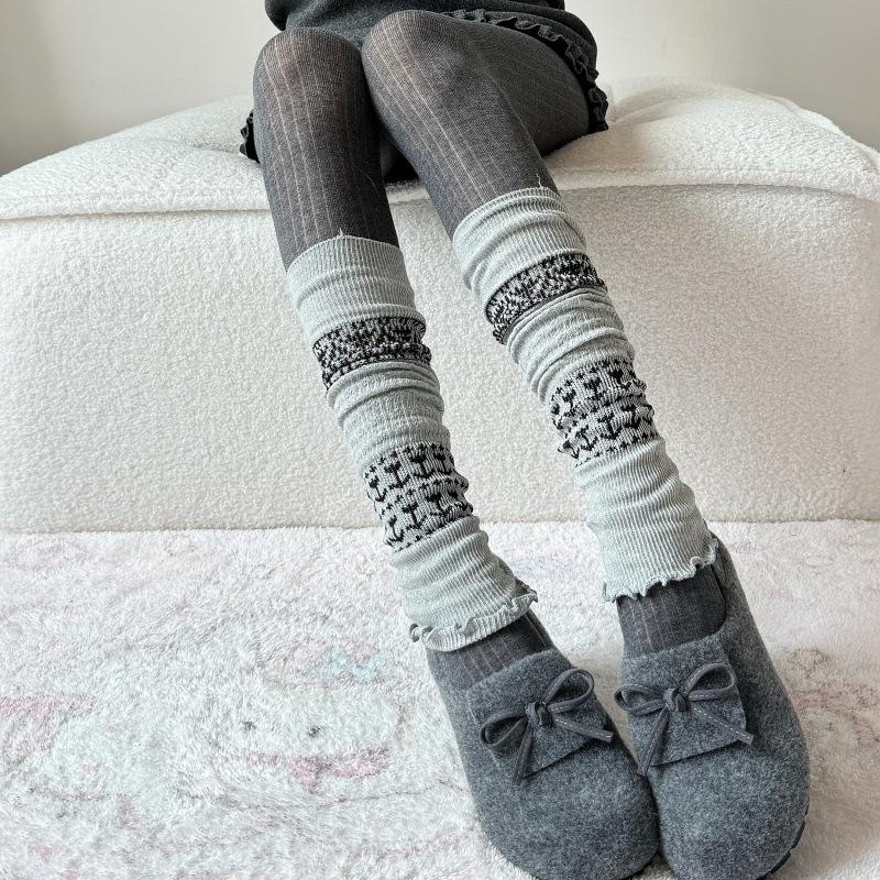 Mori Retro Grijs Herfst en Winter Gebreide Stapelsokken Veelzijdige Beige Beenwarmer Patroon Middellange Sokken